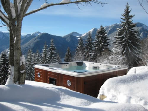 Outdoor hottub/spa (with dvd & music system with ipod dock) 